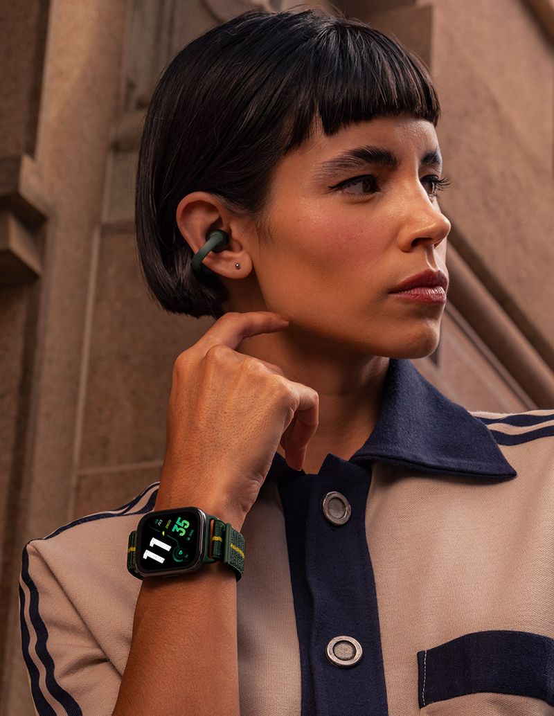 MotoWatchFit-Verde-Lifestyle.jpg